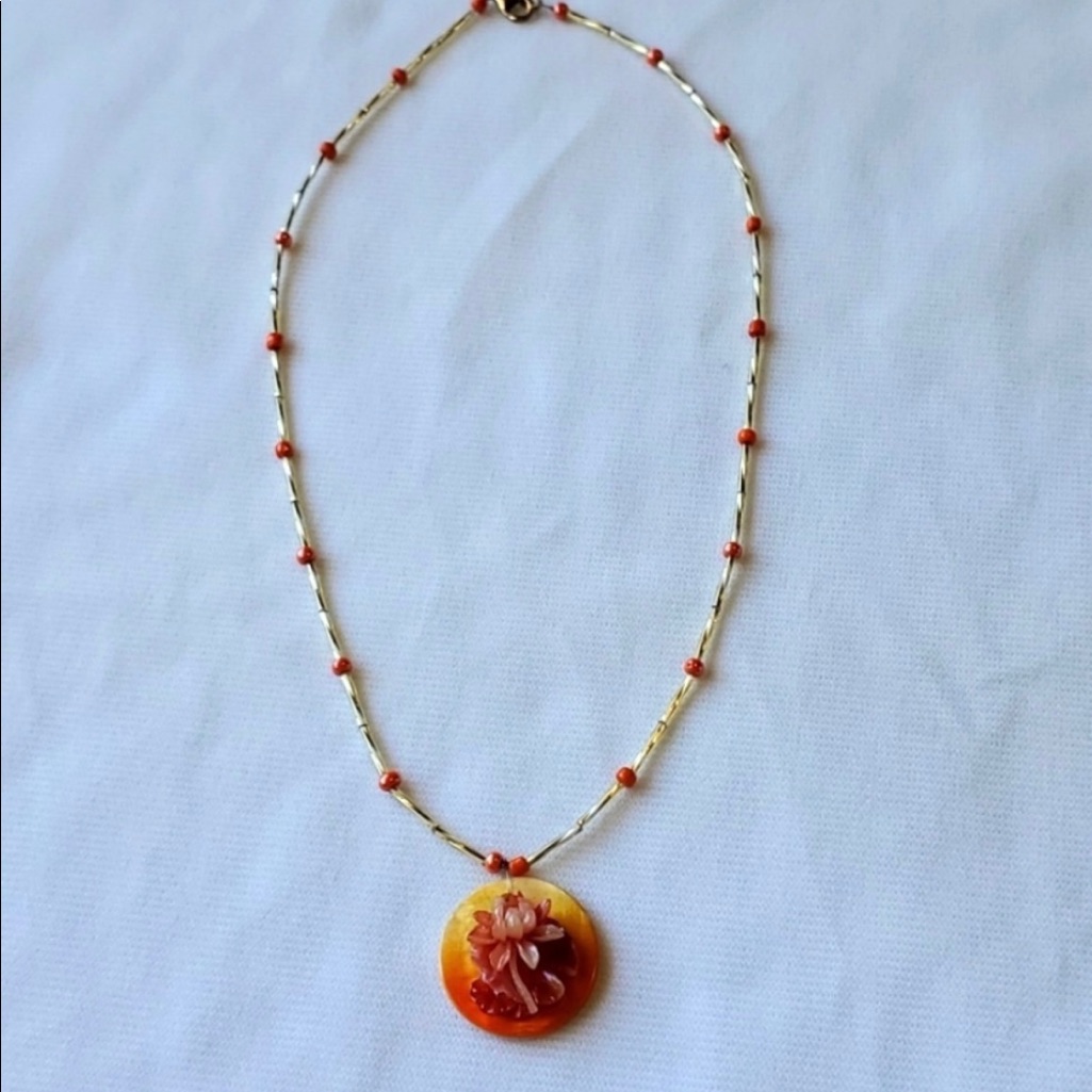 New Carved Flower Shell Pendants With Fine Beads Necklace